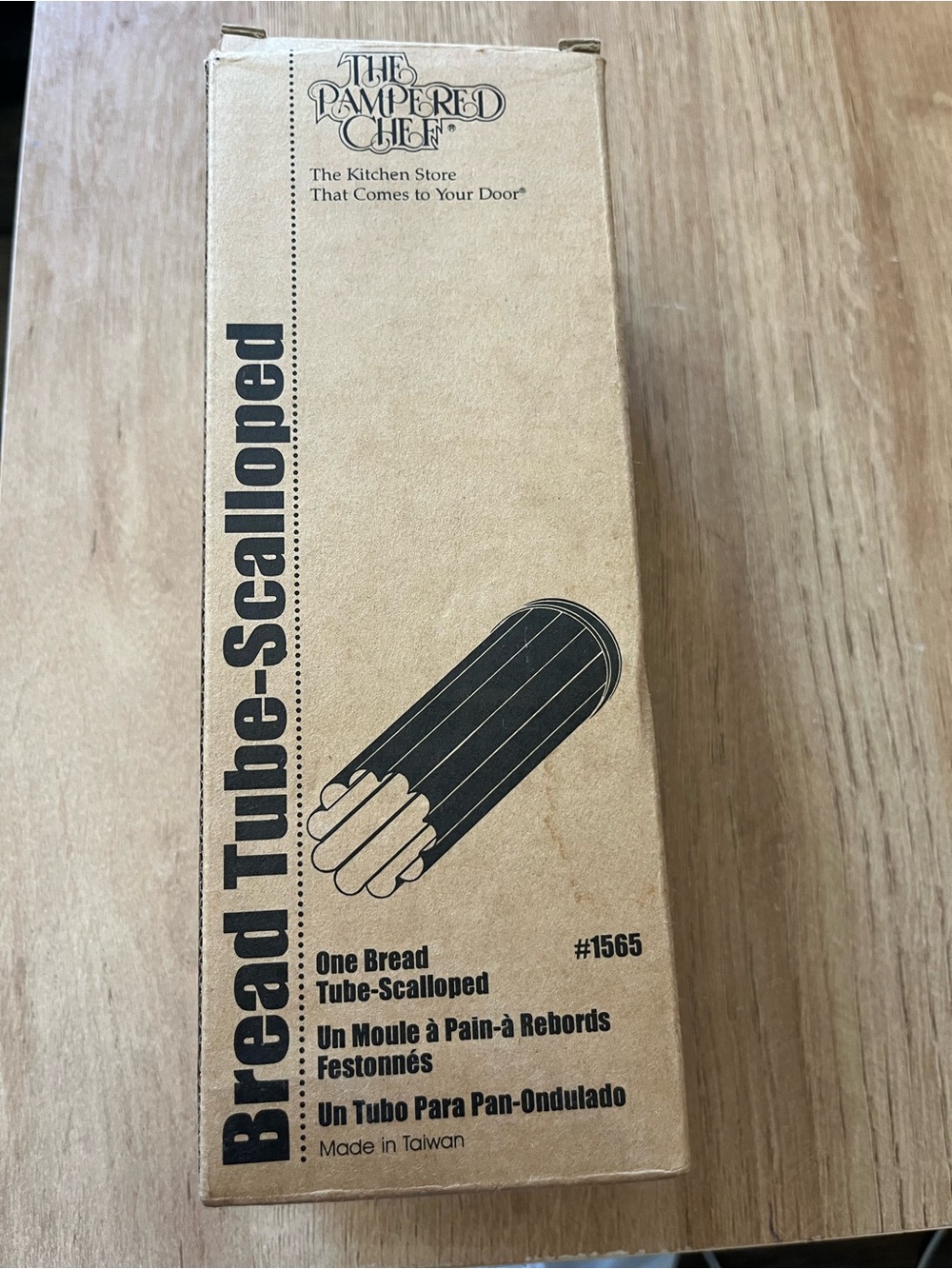 Pampered Chef Kitchen Bread Tube Scalloped Holiday New in box Sealed
